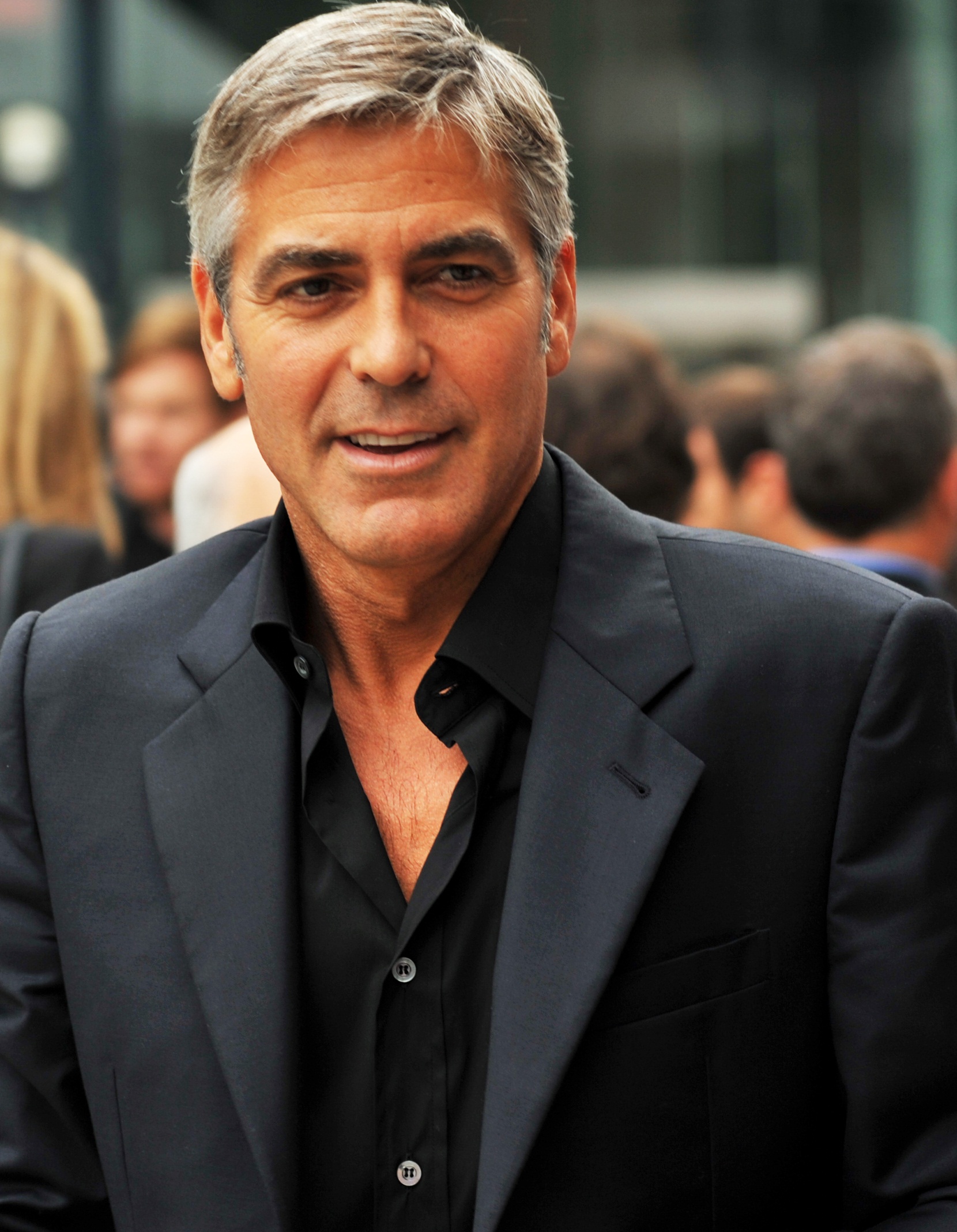 George Clooney. Seksowne siwe włosy